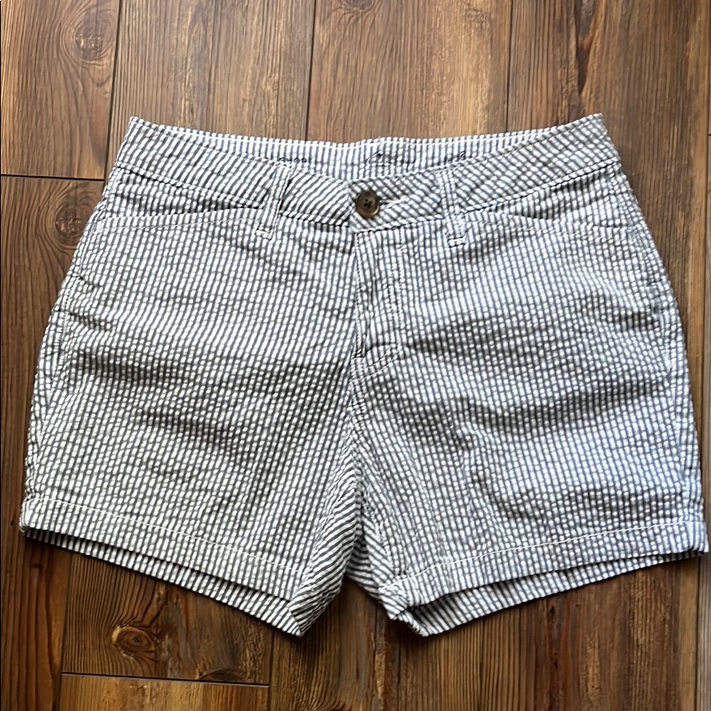 St. John’s Bay Gray & White Bermuda Shorts – Modern Fit
